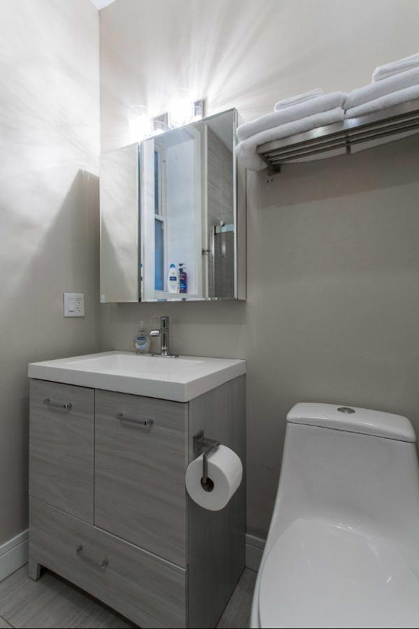 The Double Play - Modern 2br Apts Right Next To Wrigley Field & Transit! - Perfect For Cubs Fans Apartment Chicago