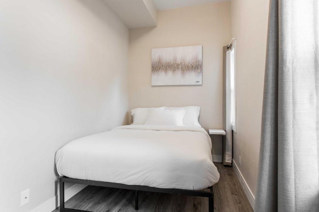 Prime Location! - 1min Walk To Wrigley Field - Modern 2br Apts Right Next To Wrigley Field & Transit! Apartment Chicago