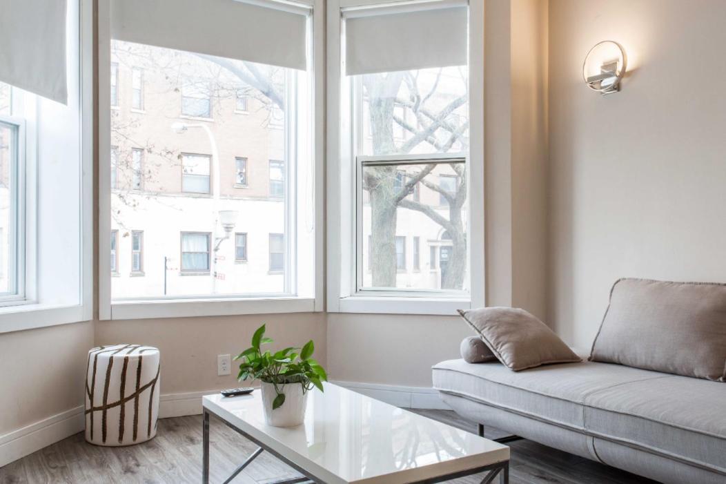 Prime Location! - 1min Walk To Wrigley Field - Modern 2br Apts Right Next To Wrigley Field & Transit!