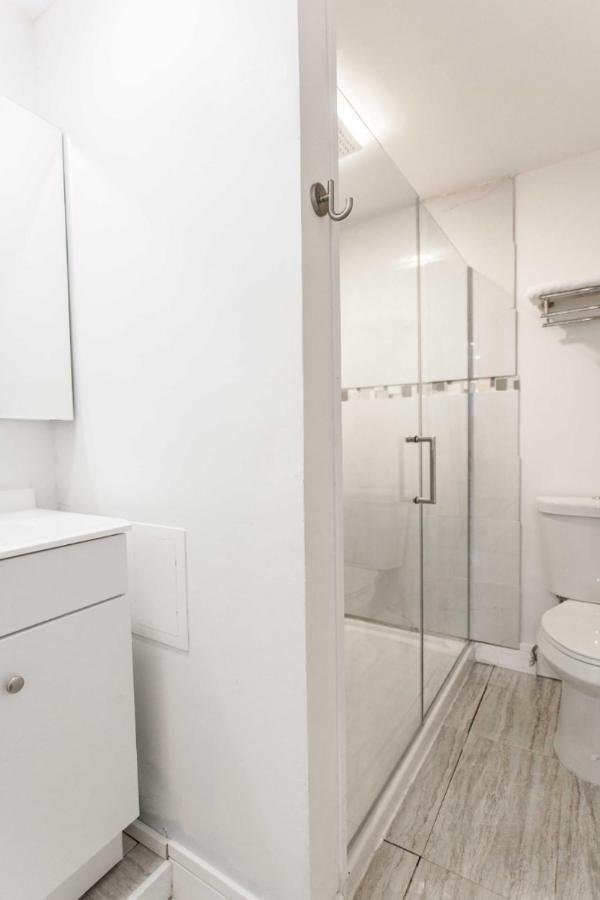 Prime Location! - 1min Walk To Wrigley Field - Modern 2br Apts Right Next To Wrigley Field & Transit! Apartment *