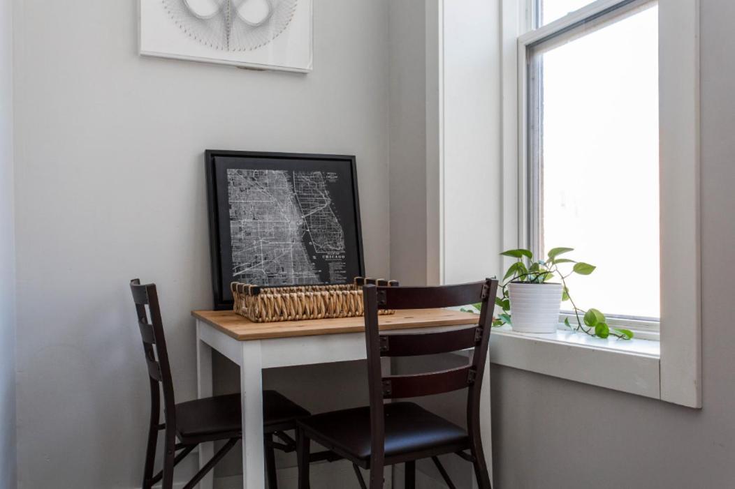 Prime Location! - 1 Min Walk To Wrigley Field - 2br Apts Perfect For Cubs Fans! *