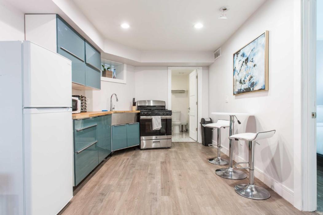 The Double Play - Modern 2br Apts Right Next To Wrigley Field & Transit! - Perfect For Cubs Fans Apartment Chicago