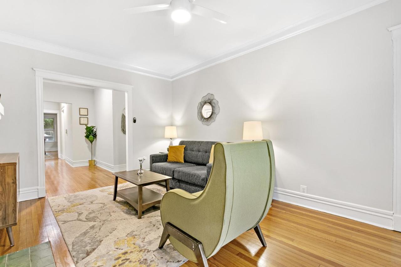 Indulging 2br In Festive Boystown - Buckingham 1