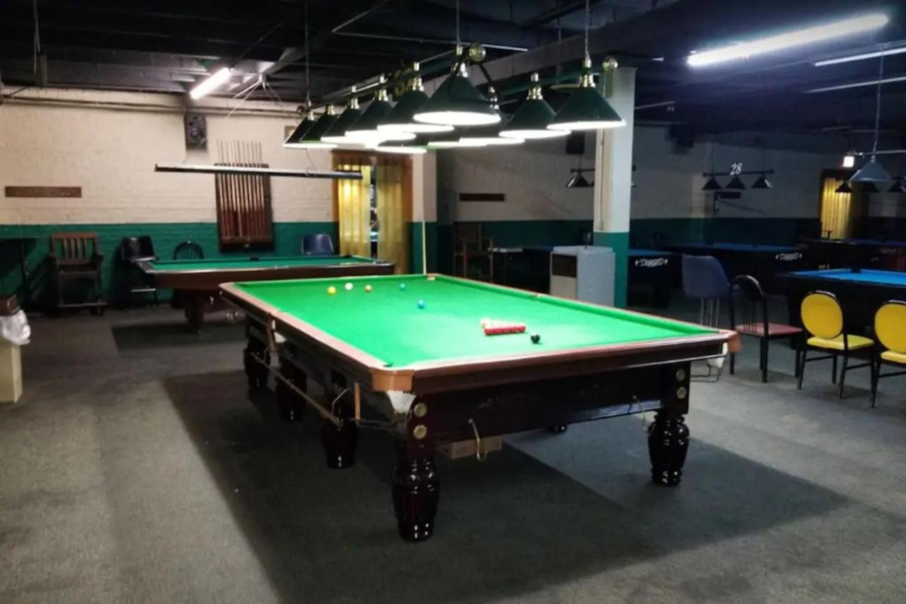 2br Airy & Tidy With Free Covered Parking - Modern Apartment *