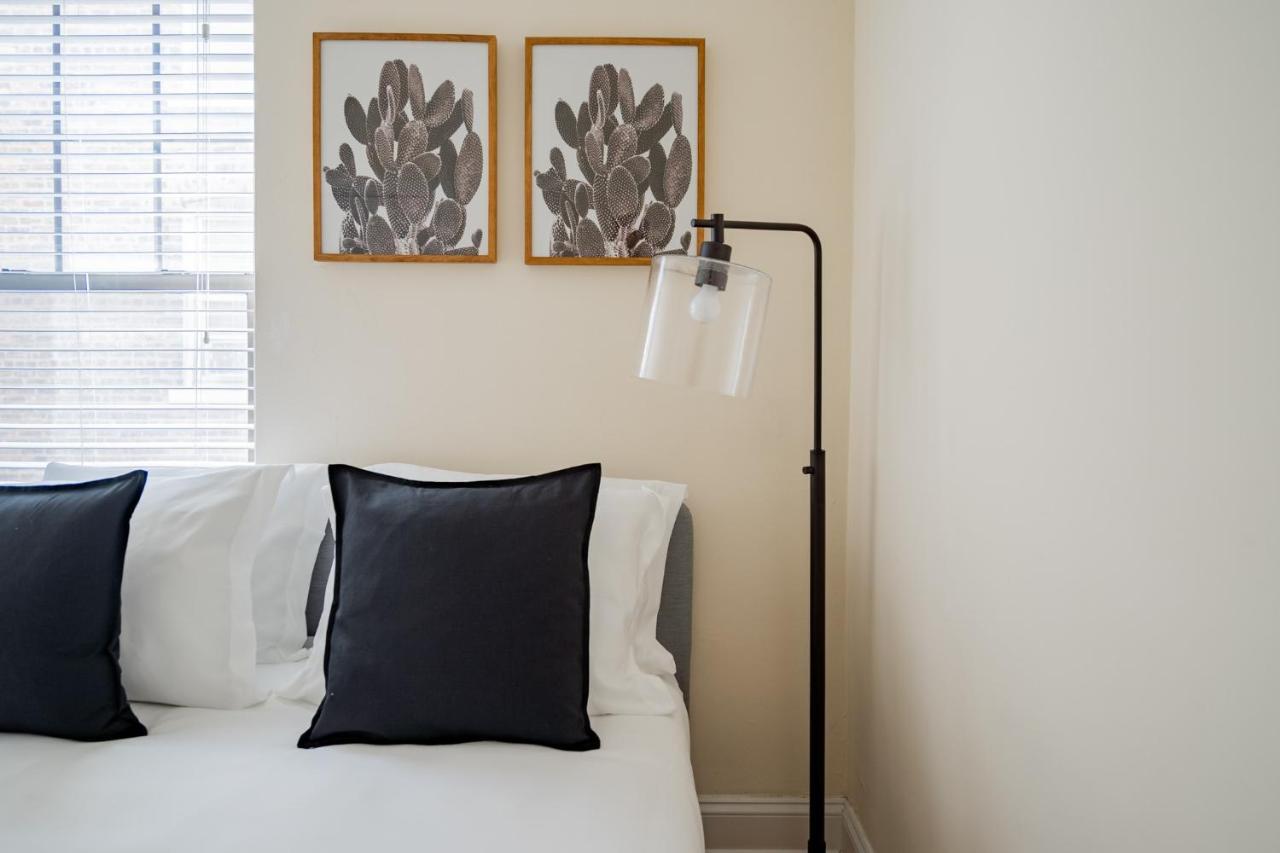 Apartment 3-bedroom Gem With In-unit Laundry - Lawndale 1 *