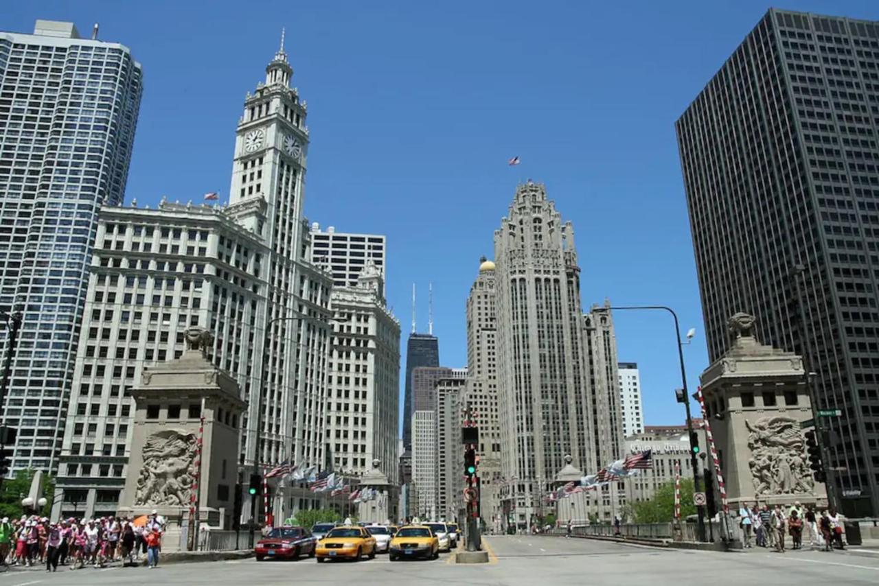 2br Airy & Tidy With Free Covered Parking - Modern *