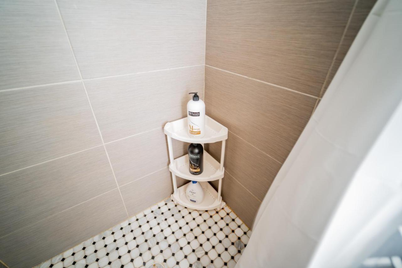 Appartement 3-bedroom Gem With In-unit Laundry - Lawndale 1 & 2 Rep *