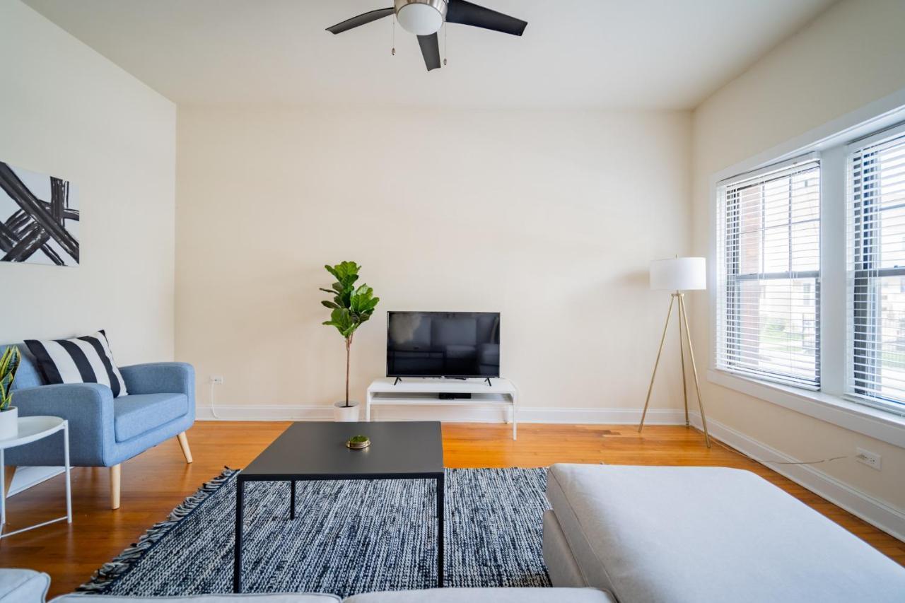 Apartment 3-bedroom Gem With In-unit Laundry - Lawndale 1 Chicago