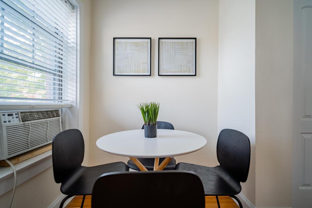 3-bedroom Gem With In-unit Laundry - Lawndale 1 & 2 Rep Appartement