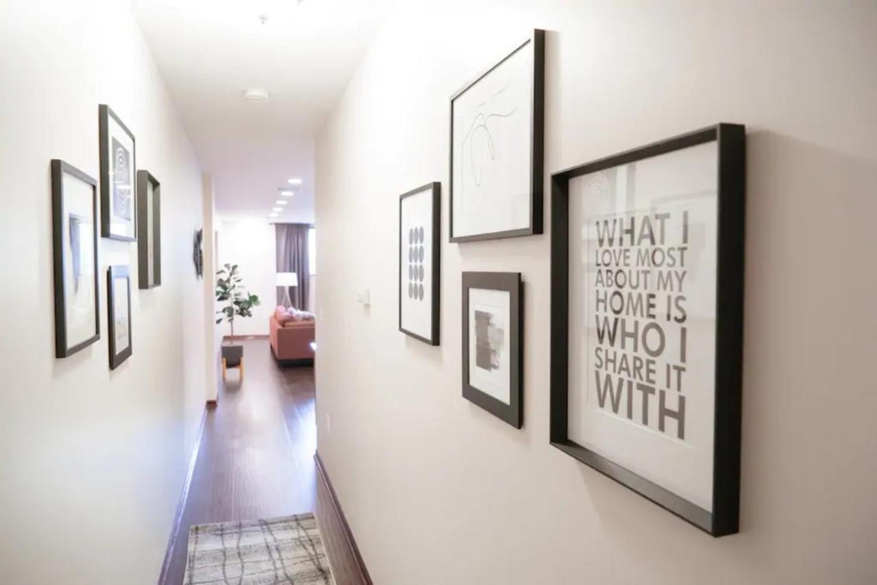 2br Airy & Tidy With Free Covered Parking - Modern * Chicago