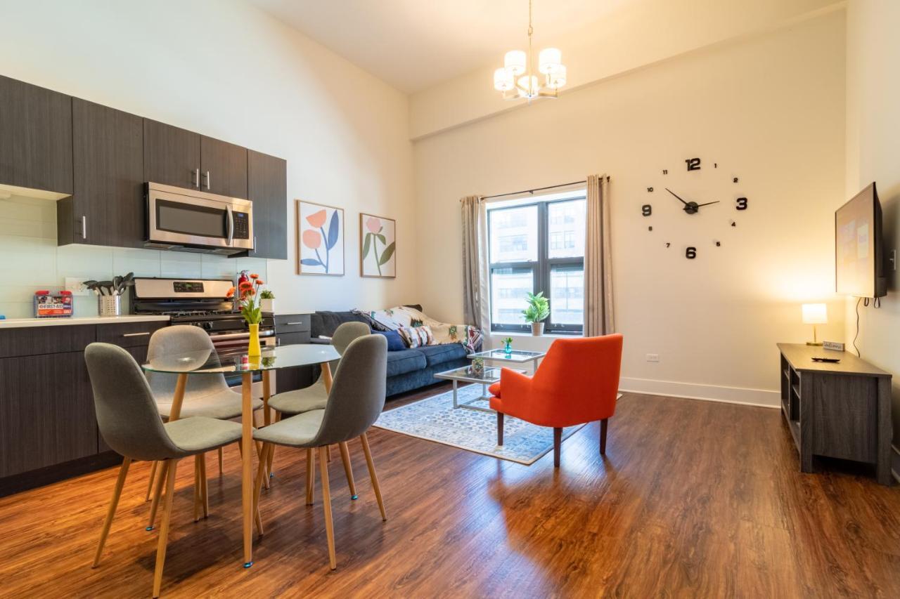 Mccormick Place 420 Friendly 3br In Downtown With Optional Parking Sleeps 8 Guests Near Soldier Field, Grant Park And Lakefront Trail * Chicago