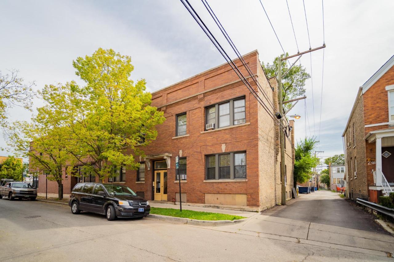 3-bedroom Gem With In-unit Laundry - Lawndale 1 & 2 Rep Appartement