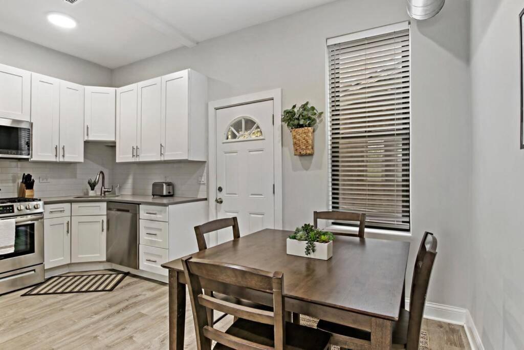 3br In Logan Square Walkable To Highlights - Park S6 Apartment *