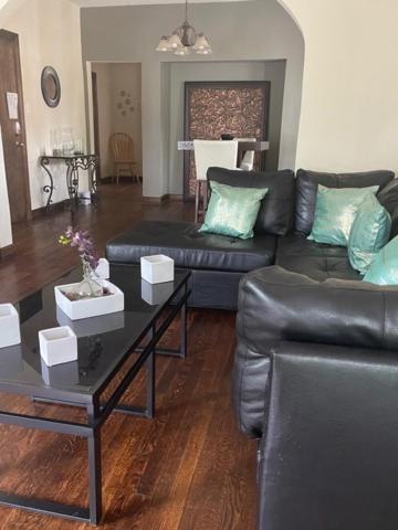 Clean, Spacious, Inexpensive Queen Br Chicago