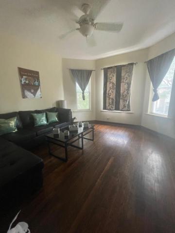Casa de hóspedes Clean, Spacious, Inexpensive Queen Br *
