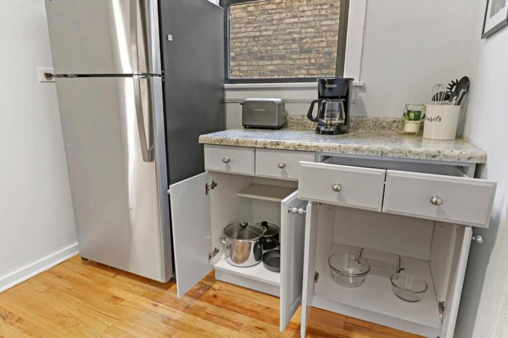 Complete 1br Near Attractions - Belmont C1