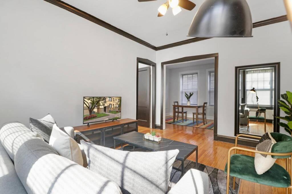 Complete 1br Near Attractions - Belmont C1