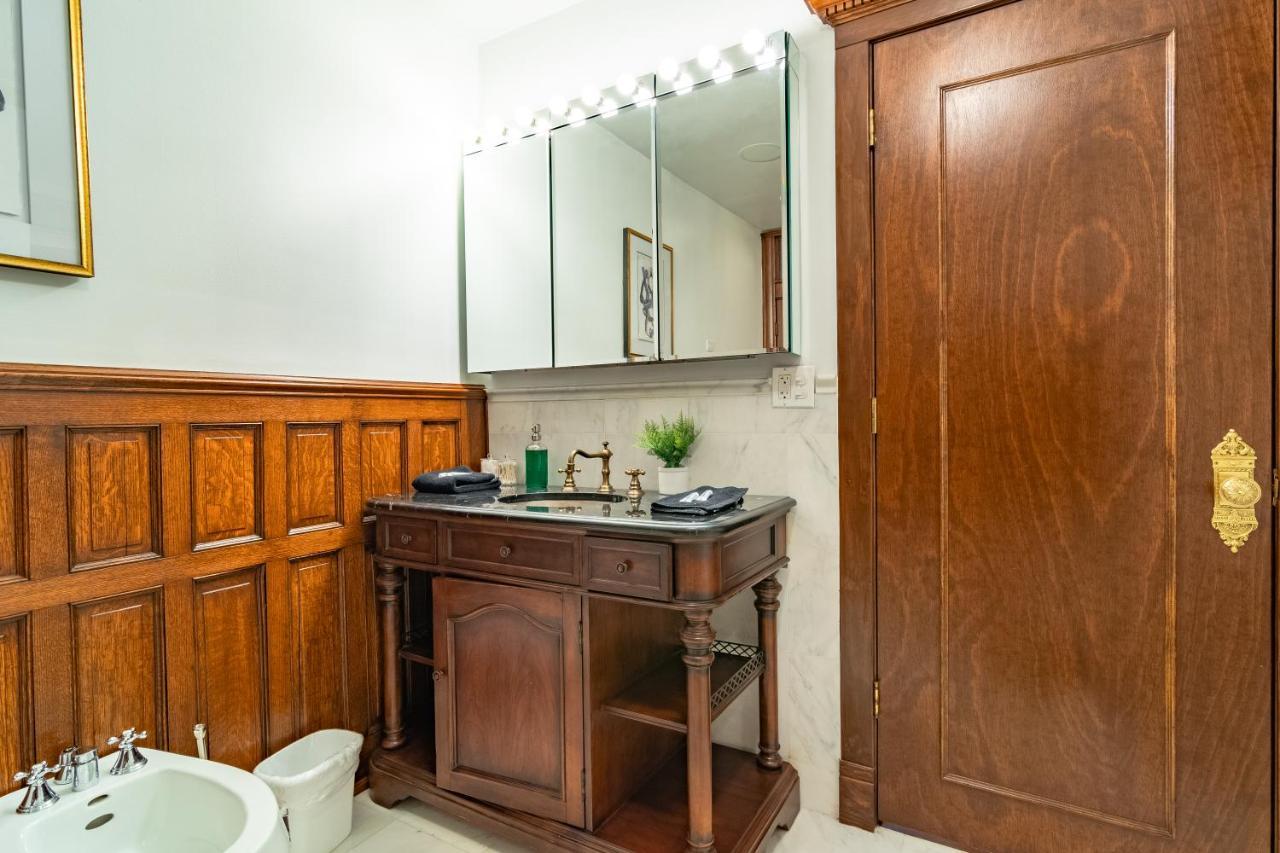 Luxurious Classic Gold Coast For 12 Guests *