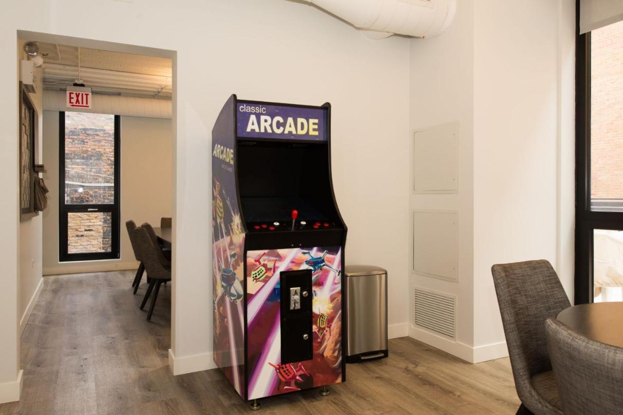Chic Modern 2 Bedroom Suite With Gym, Garage And Meeting Room By Stay Gia Chicago
