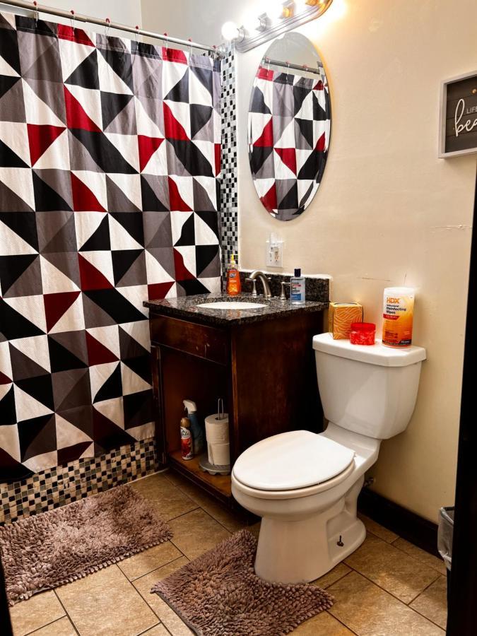 Clean, Spacious, Inexpensive Queen Br Casa de hóspedes *