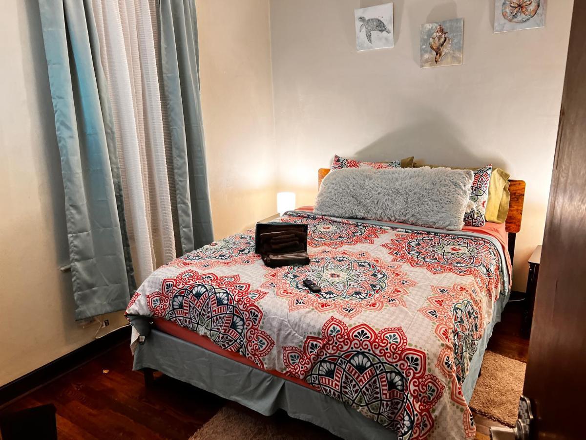 Casa de hóspedes Clean, Spacious, Inexpensive Queen Br