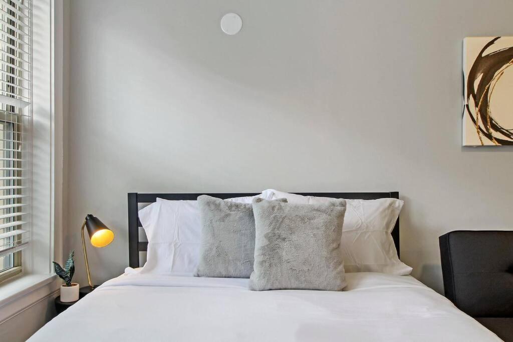 Stylish In Portage Park - Pensacola 2n Chicago