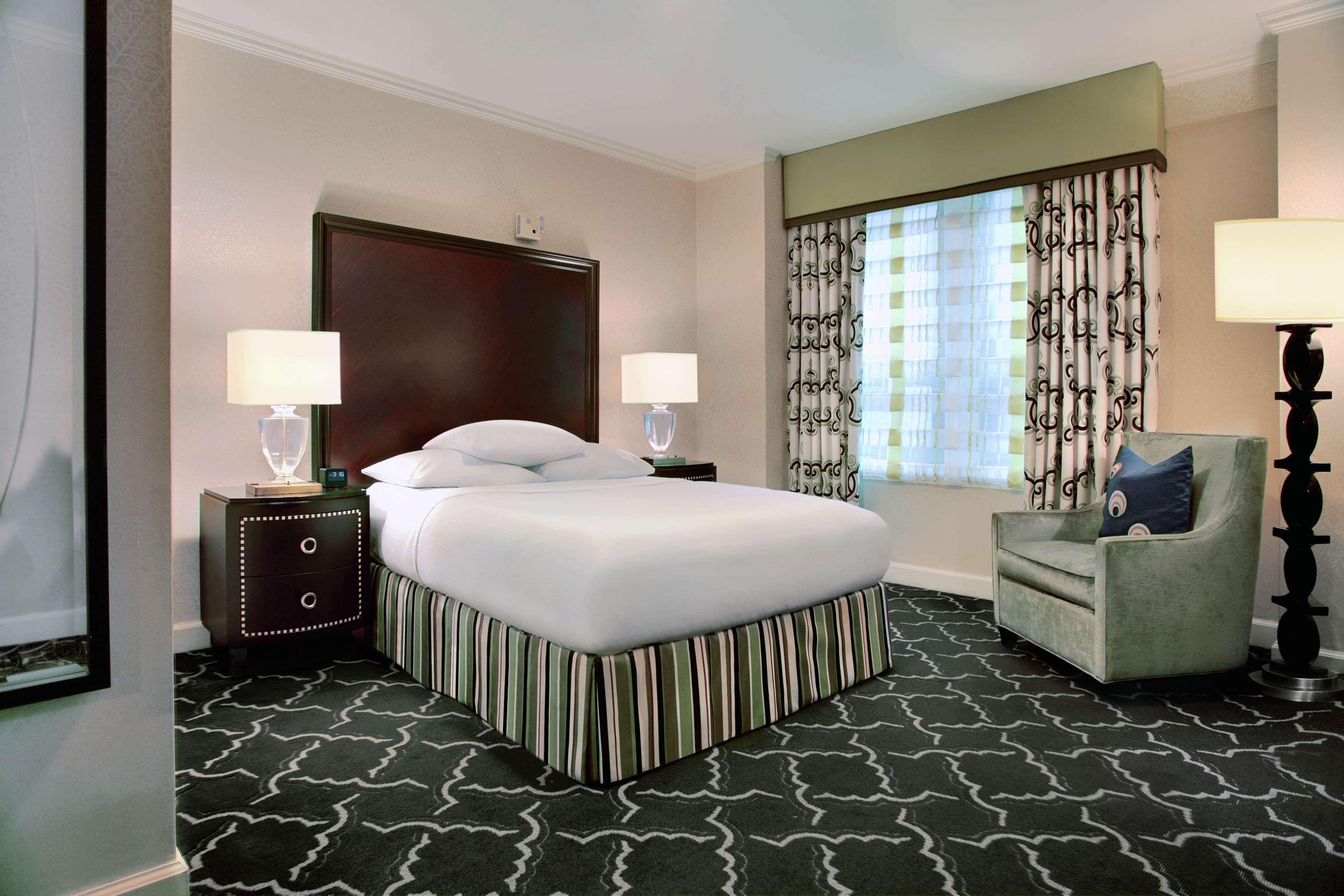 Hotel The Palmer House Hilton 4*