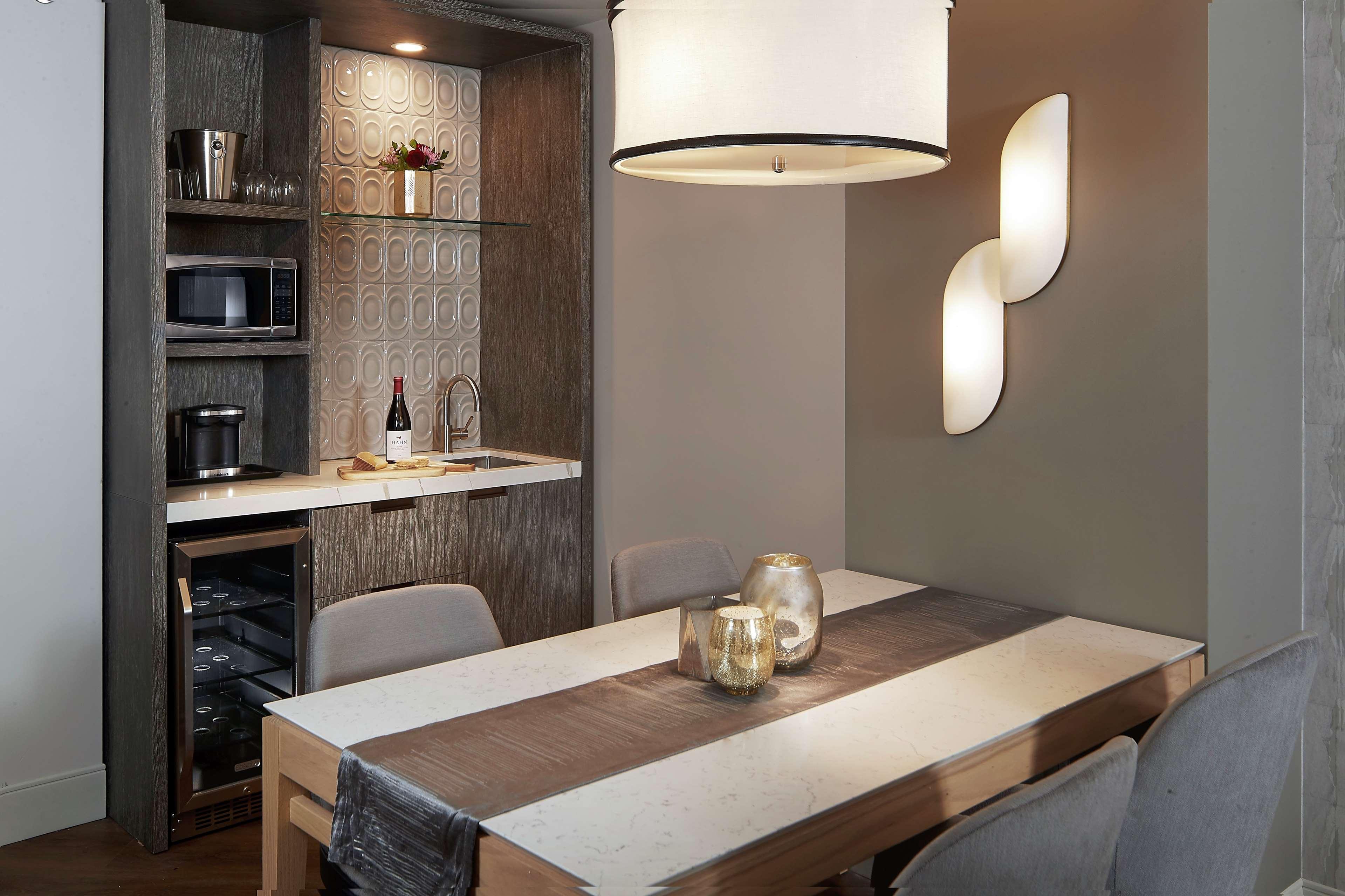 Doubletree By Hilton Magnificent Mile Hotel 4*