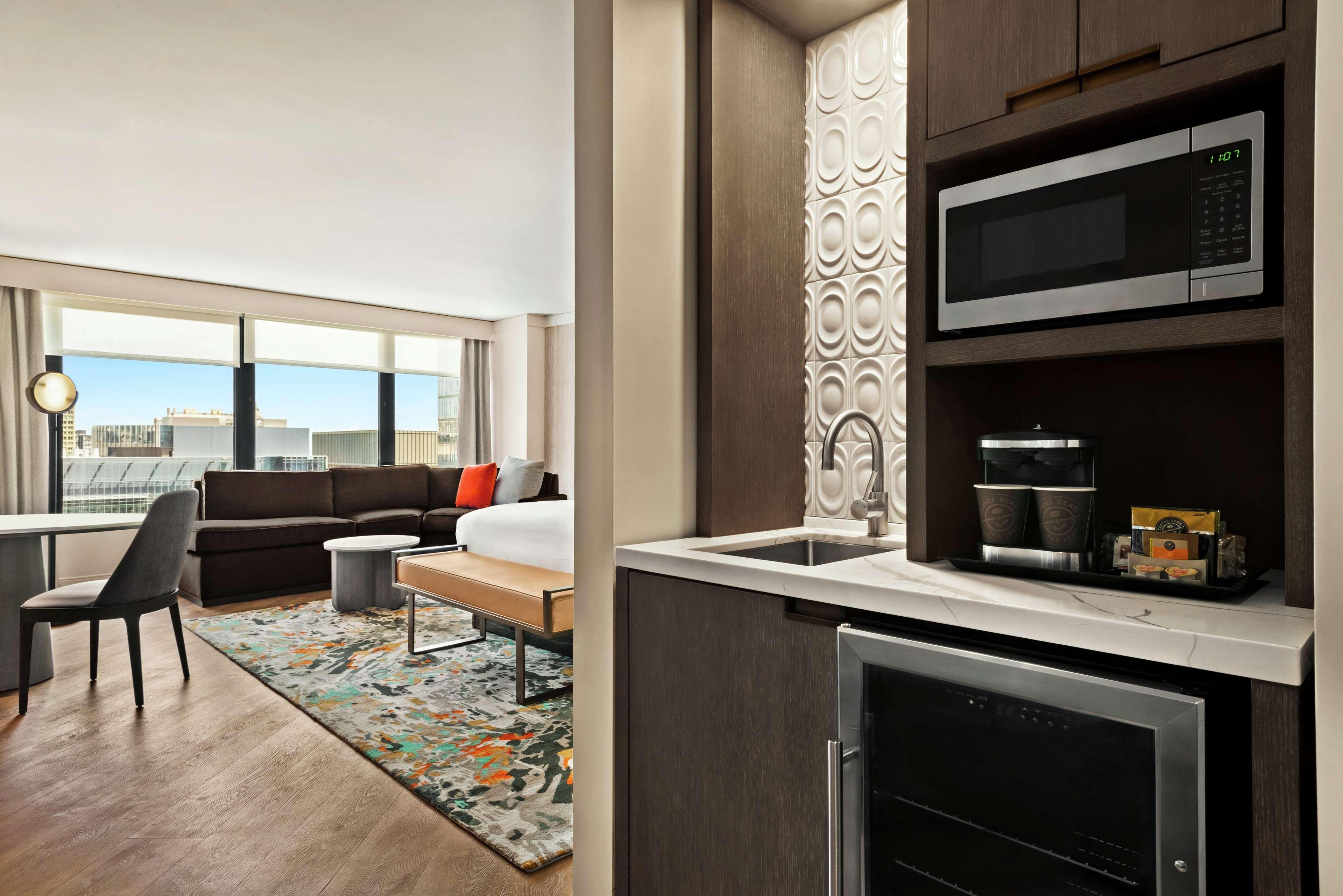 Hotel Doubletree By Hilton Magnificent Mile 4*