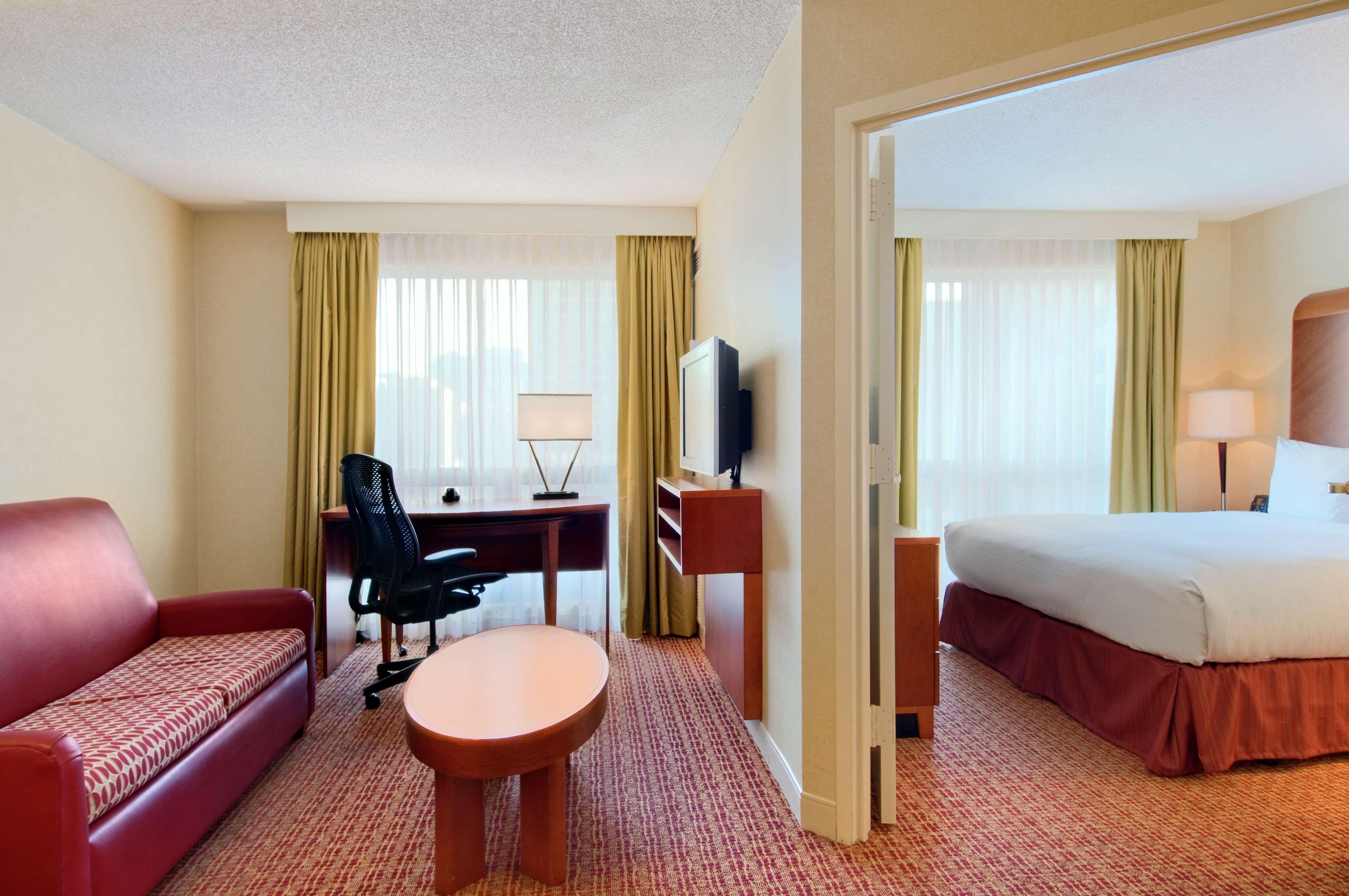 Hilton Chicago/magnificent Mile 3*