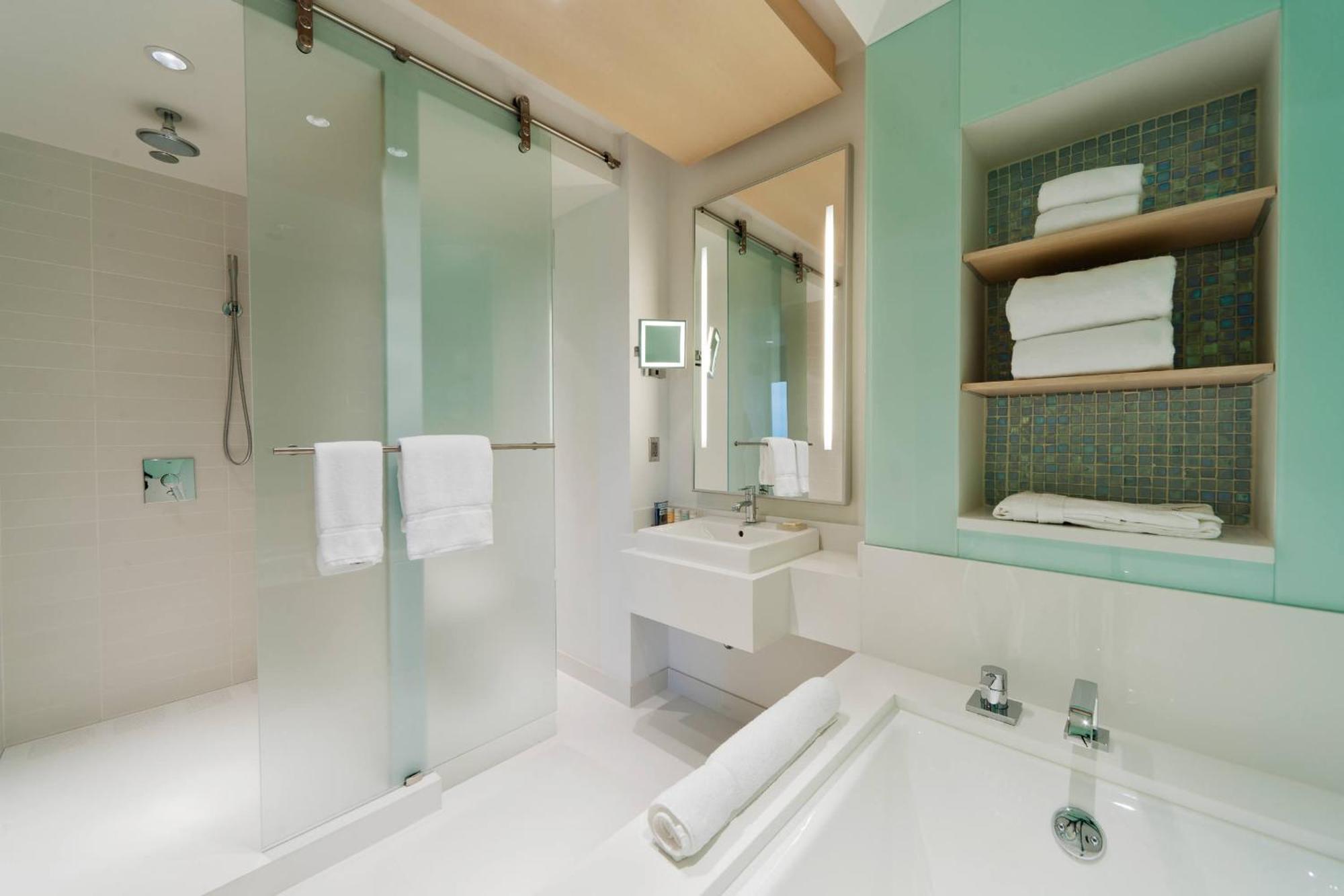 Radisson Blu Aqua Hotel, Hotel Chicago