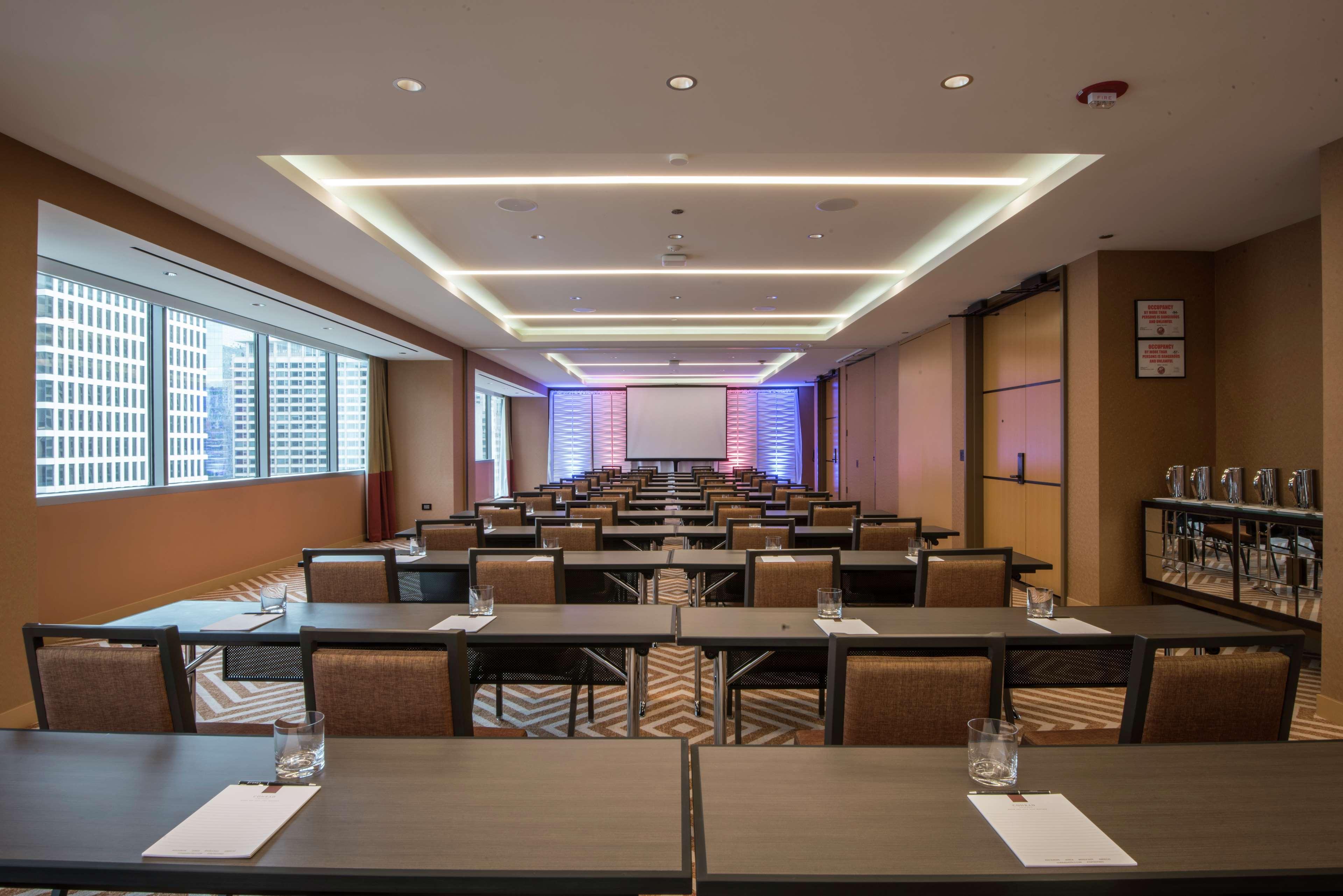 By Marriott Downtown Magnificent Mile 3*