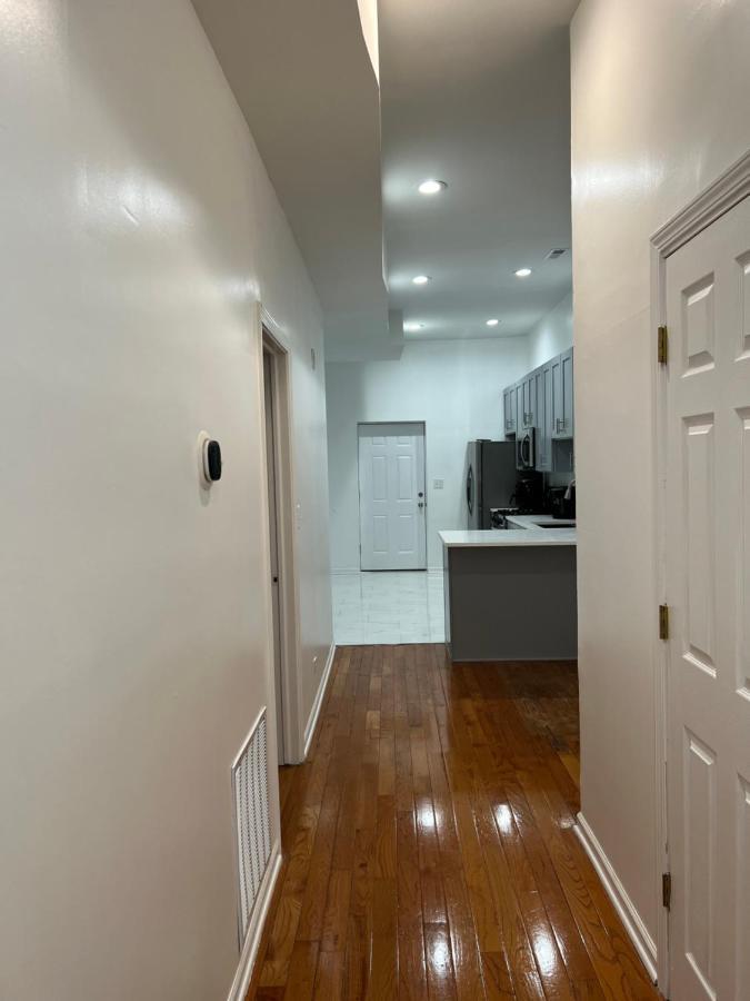 Adorable 2 Bedroom With Free Street Parking * Chicago
