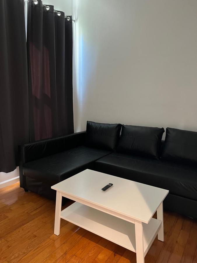 Adorable 2 Bedroom With Free Street Parking