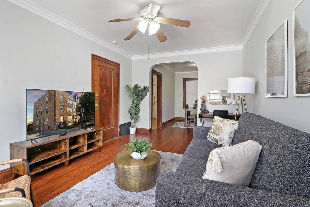 1br Contemporary With Laundry Facility - Lockwood 1 & 2 Apartment Chicago