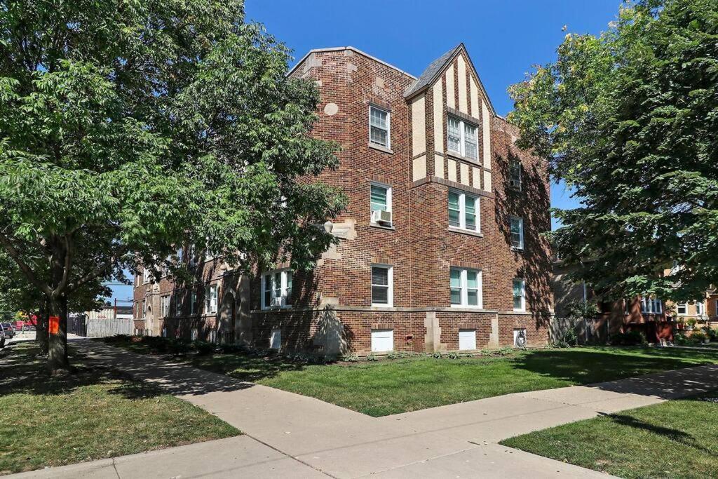 1br Contemporary With Laundry Facility - Lockwood 1 & 2 Apartment Chicago