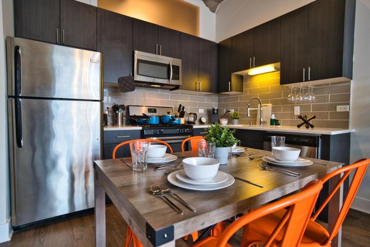 Luxury 3Br Spacious Suite Sleeps 8 Guests With Patio, Skyline View, Optional Parking And Gym Access Near Mccormick Place And Lakefront *