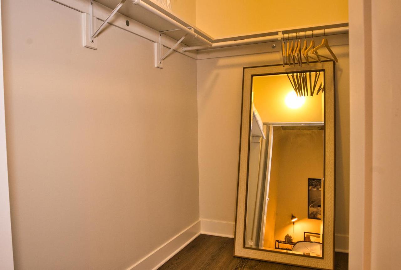 Apartment Luxury 3Br Spacious Suite Sleeps 8 Guests With Patio, Skyline View, Optional Parking And Gym Access Near Mccormick Place And Lakefront Chicago