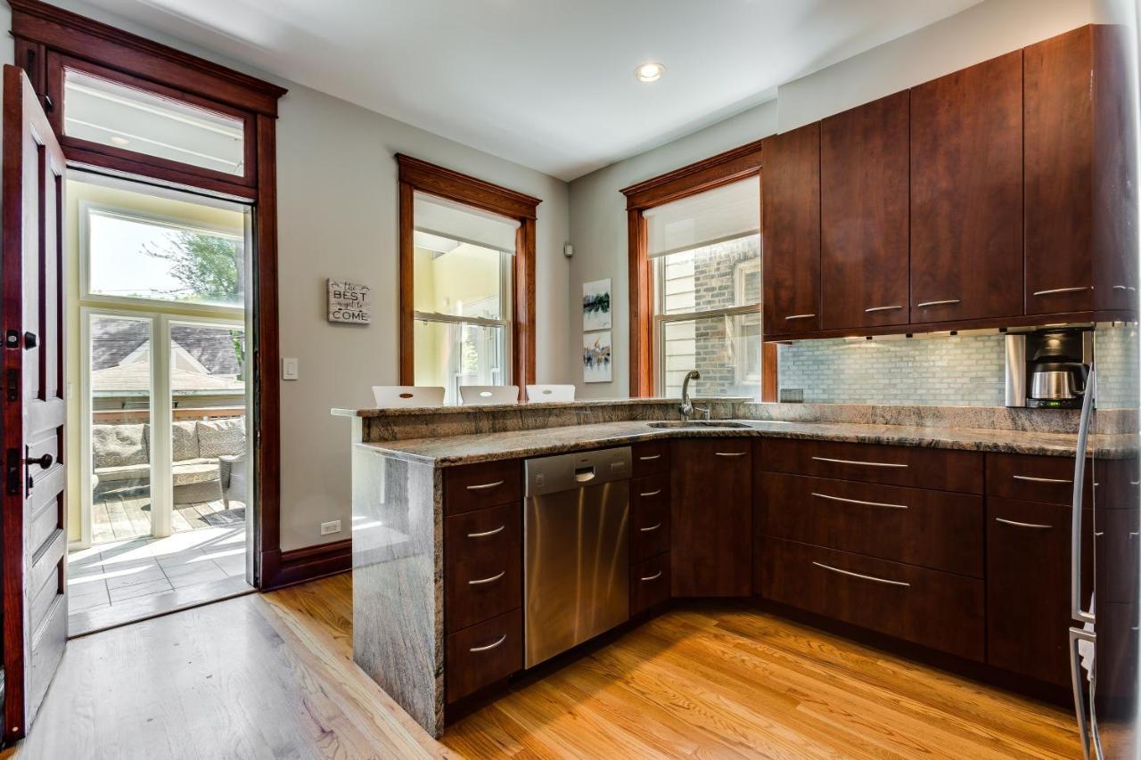 Garage Parking! Walk To Logan Square Station Great Local Restaurants And Bars Apartment *