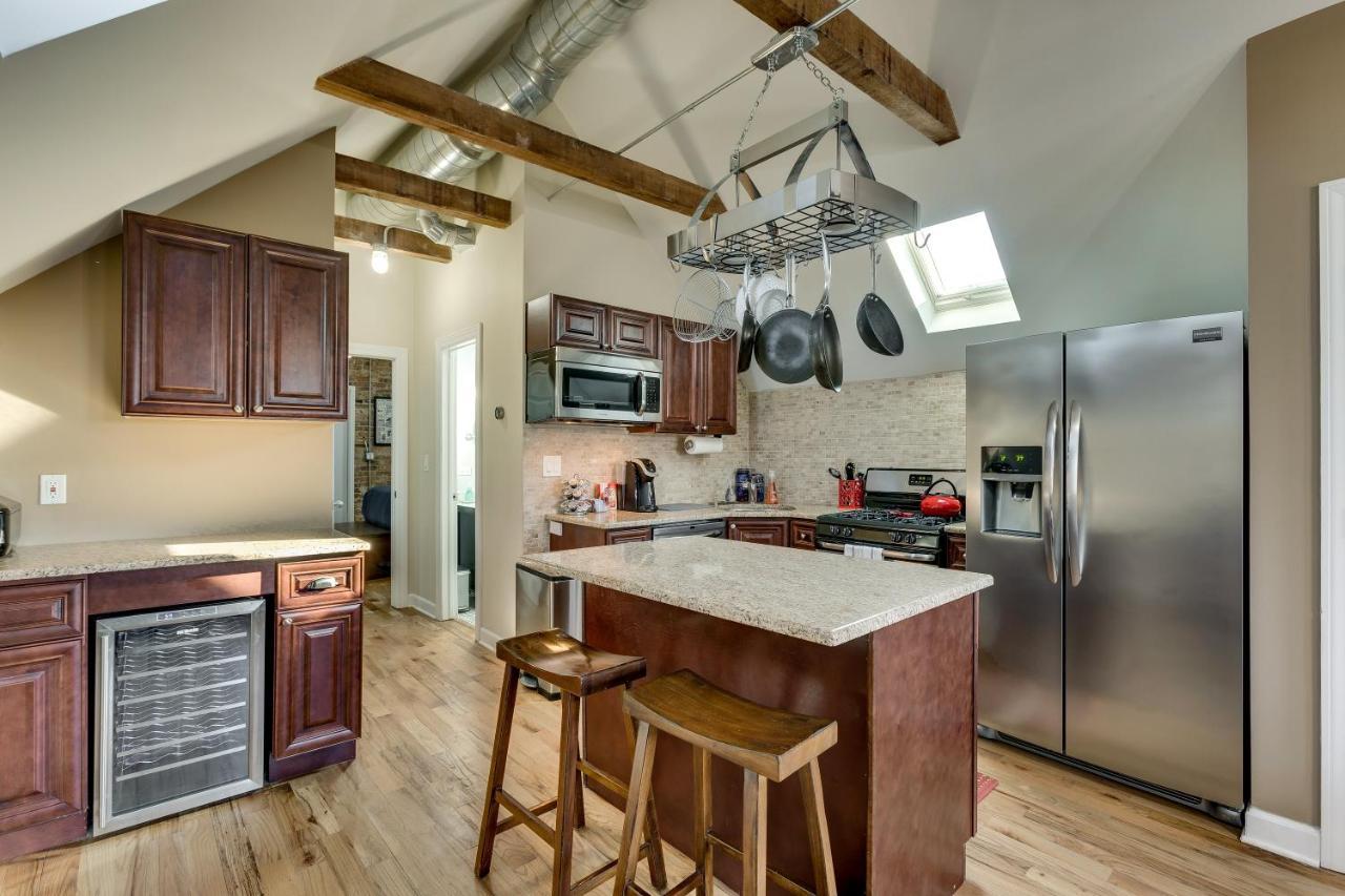 Apartment Old Town Elegance Awaits In Classic Stunner! Apts *
