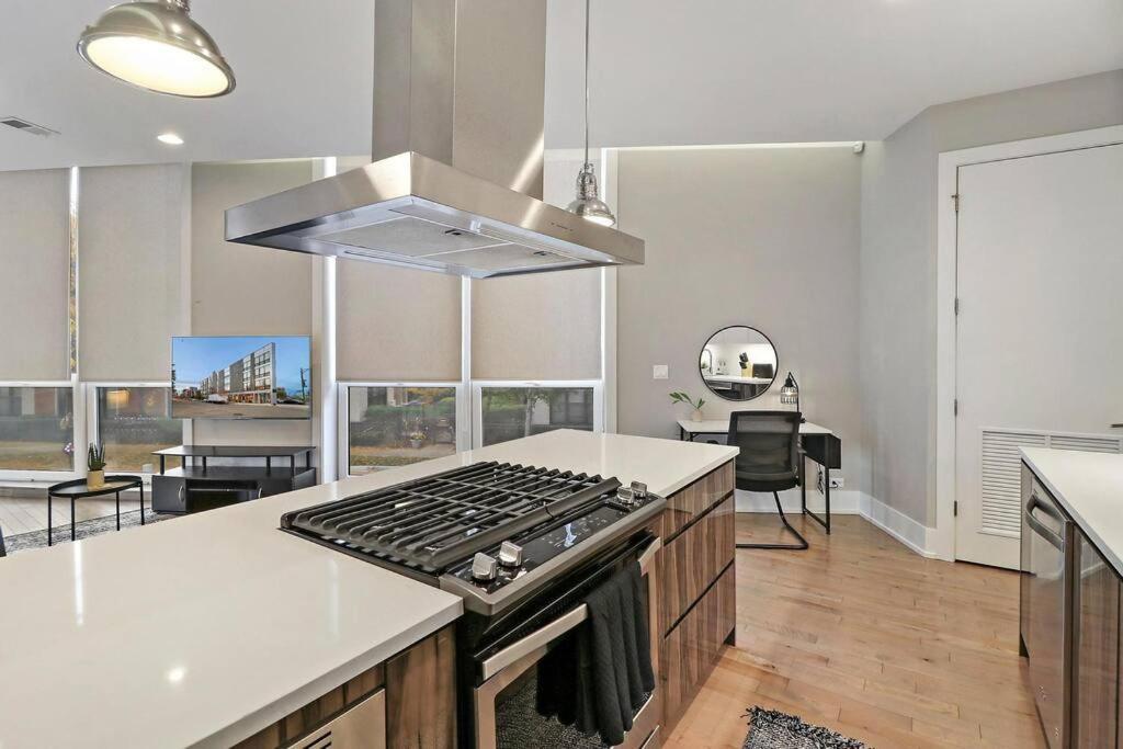 Nicely Decorated 1br With Laundry - Crosby 202 Apartment