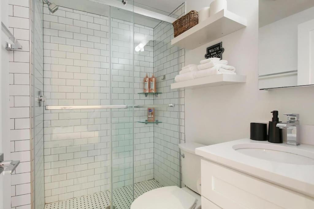 Apartamento With Laundry, Near Shops! - Montrose 316 & 318 *