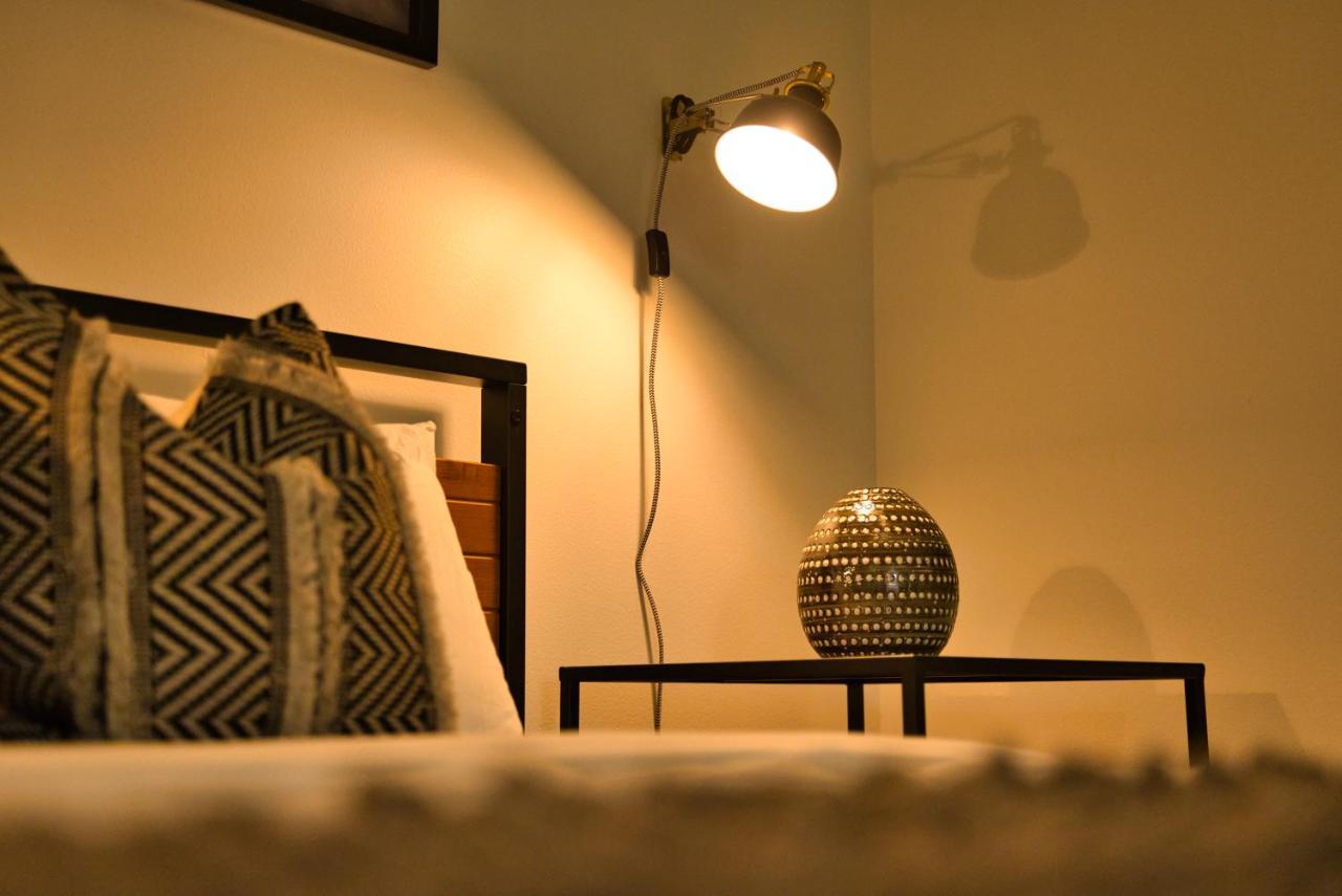 Luxury 3Br Spacious Suite Sleeps 8 Guests With Patio, Skyline View, Optional Parking And Gym Access Near Mccormick Place And Lakefront Apartment Chicago