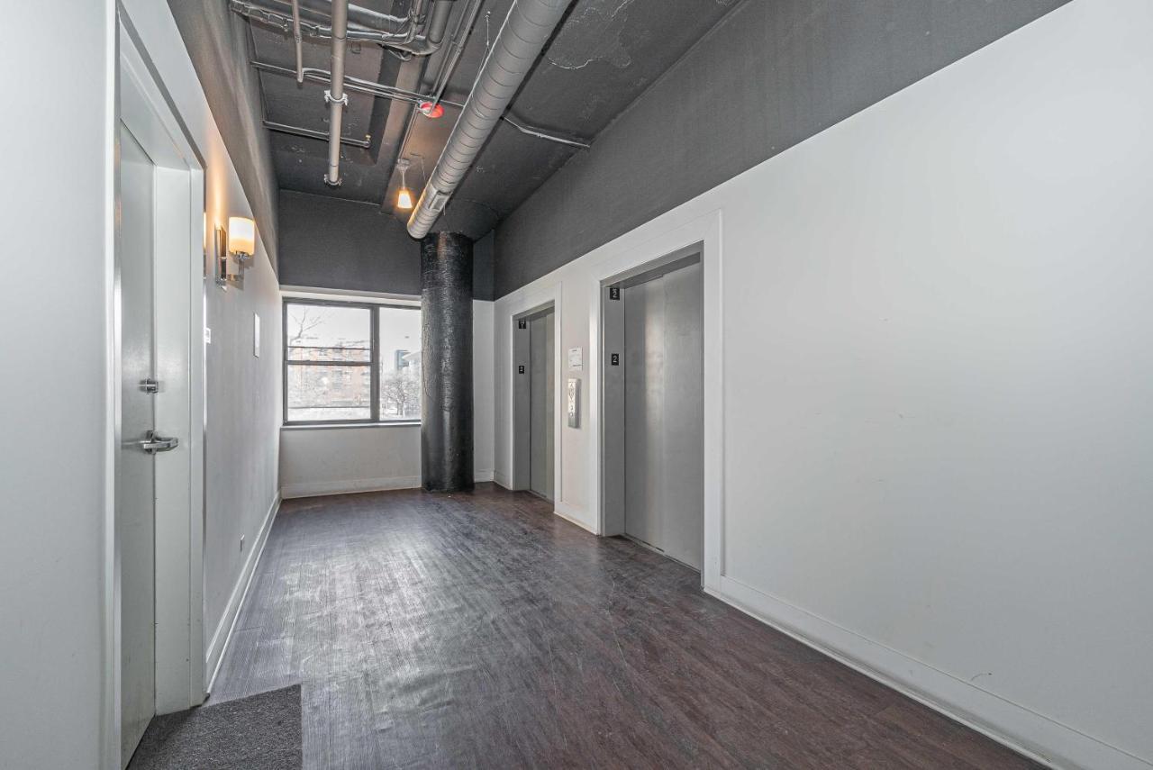 Apartment Luxury 3Br Spacious Suite Sleeps 8 Guests With Patio, Skyline View, Optional Parking And Gym Access Near Mccormick Place And Lakefront