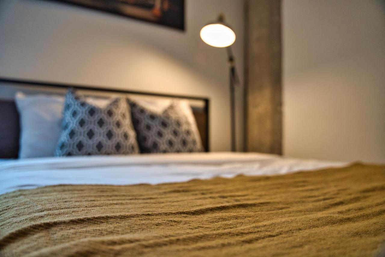 Luxury 3Br Spacious Suite Sleeps 8 Guests With Patio, Skyline View, Optional Parking And Gym Access Near Mccormick Place And Lakefront Apartment *