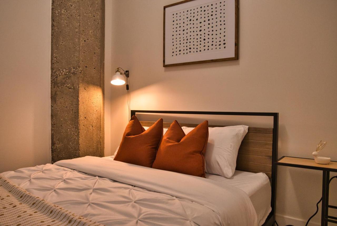 Luxury 3Br Spacious Suite Sleeps 8 Guests With Patio, Skyline View, Optional Parking And Gym Access Near Mccormick Place And Lakefront Apartment Chicago