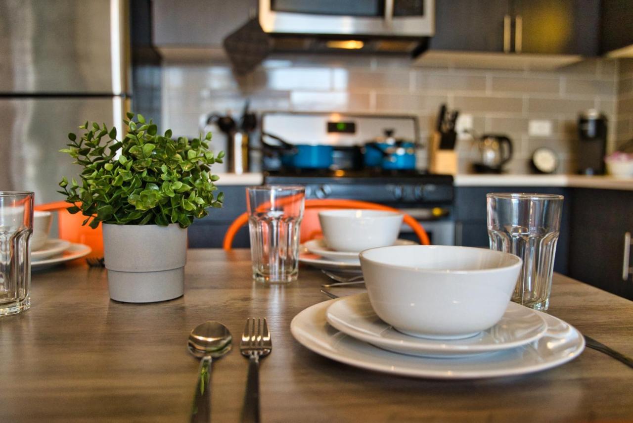 Apartment Luxury 3Br Spacious Suite Sleeps 8 Guests With Patio, Skyline View, Optional Parking And Gym Access Near Mccormick Place And Lakefront