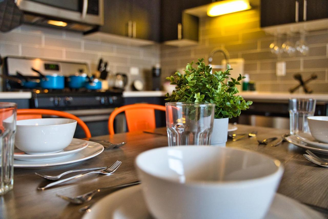 Apartment Luxury 3Br Spacious Suite Sleeps 8 Guests With Patio, Skyline View, Optional Parking And Gym Access Near Mccormick Place And Lakefront Chicago