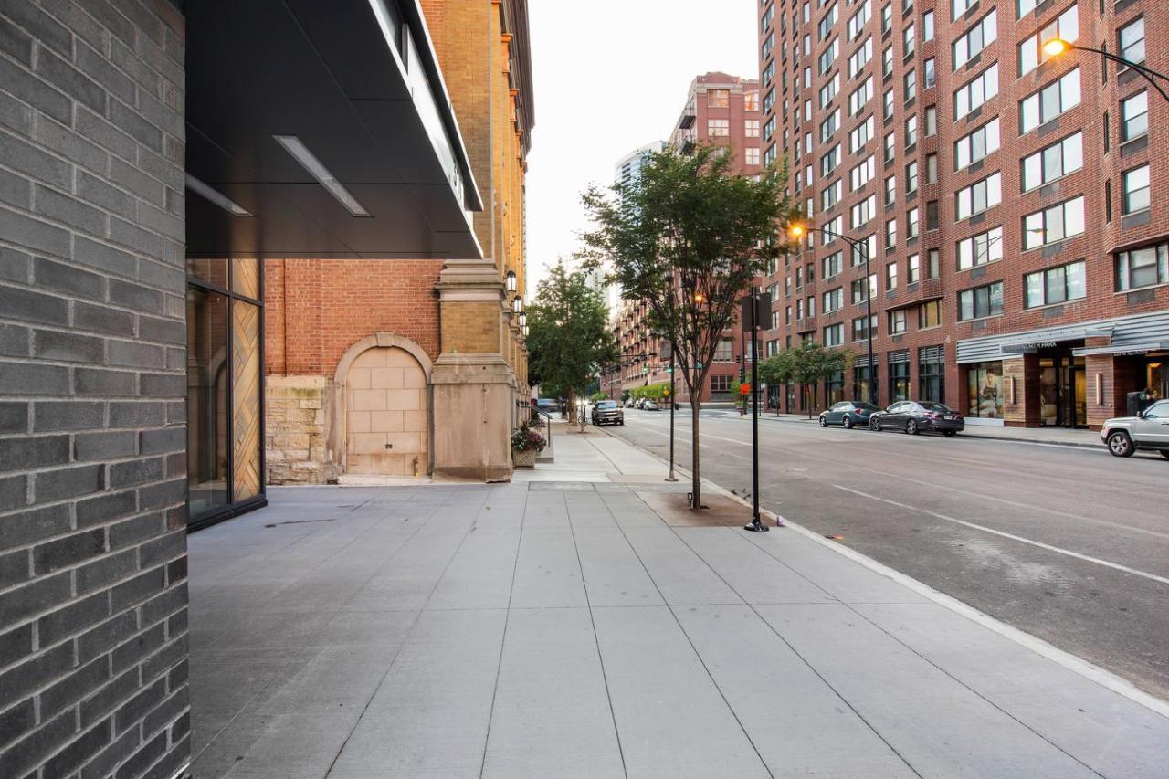 River North 1br W Gym Pool Roof Nr Riverwalk Chi-816 Apartment
