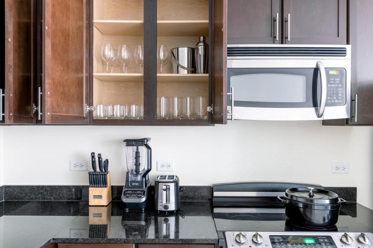 Loop 1br W Pool Gym Nr The L Riverwalk Chi-242 * Chicago